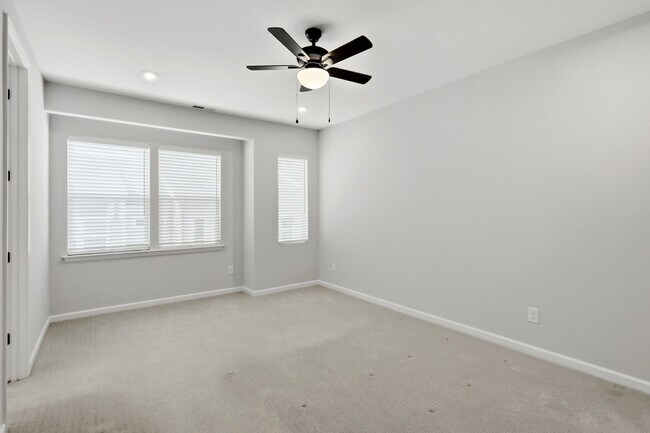 Building Photo - Like-New LoSo Townhome | 3BR + Loft | 2-Car Garage | Move-In Ready
