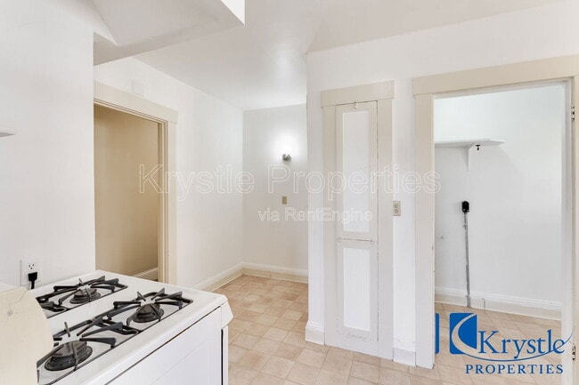 Building Photo - 517 Alhambra St