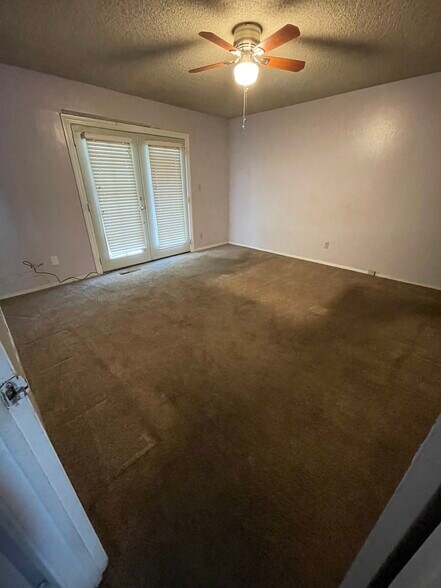 Main bedroom - 1271 Parkway Dr