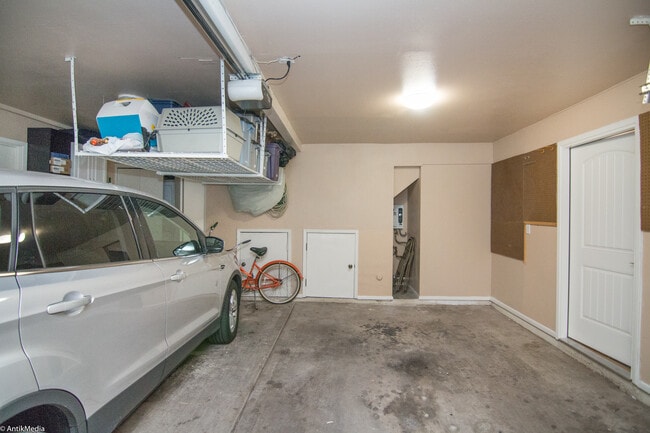 Building Photo - 7023 E 4th St