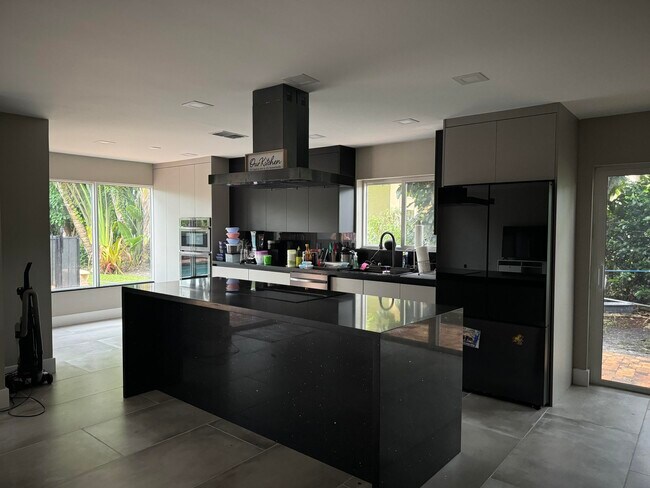Building Photo - 10366 Buena Ventura Dr