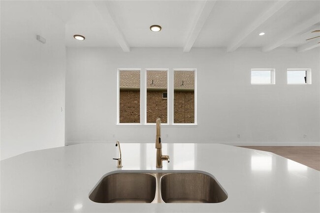Building Photo - 746 Faith Dr