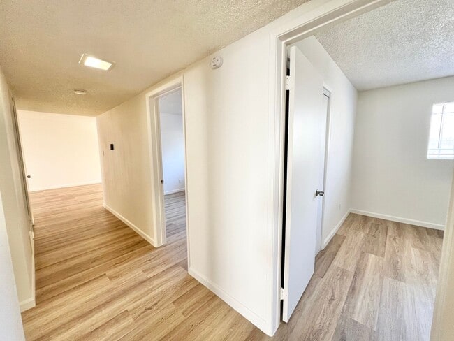Building Photo - Beautiful First floor 3 bedroom Rose Park ...