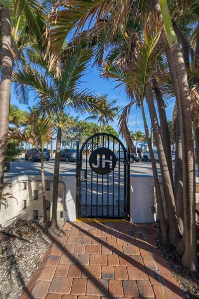 Building Photo - 305 N Pompano Beach Blvd