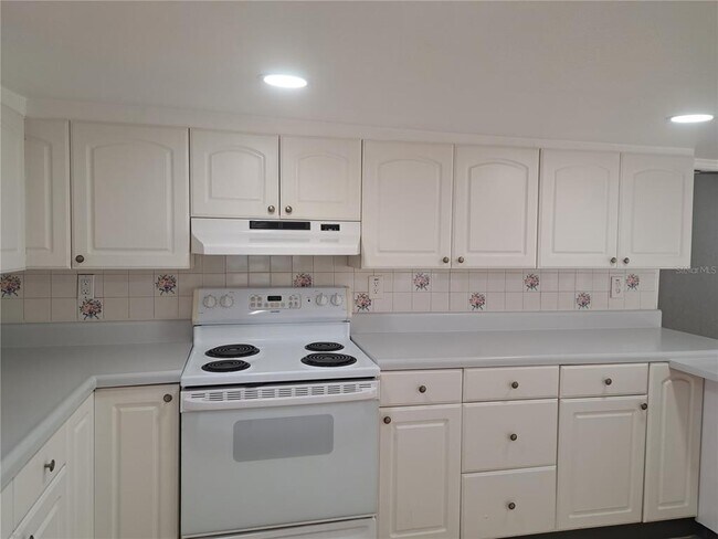 Building Photo - 1040 65th St S