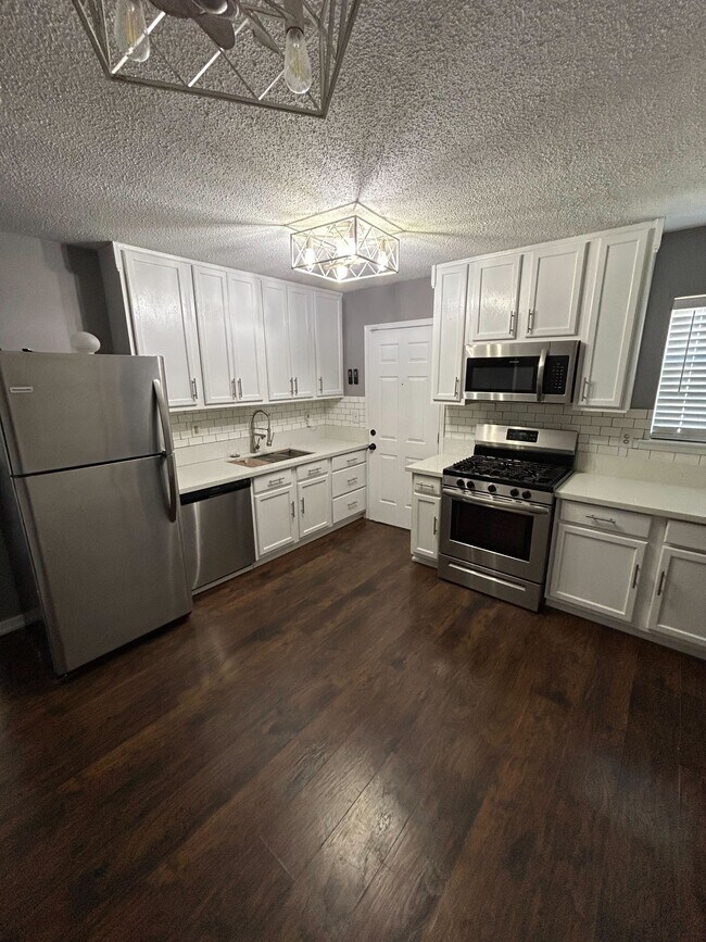 Building Photo - 728 Amity Ln