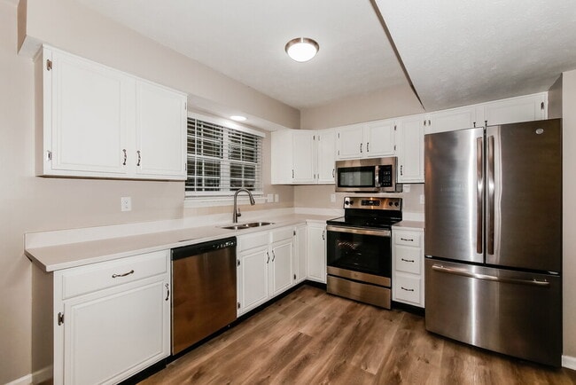Building Photo - 7735 Bayridge Dr