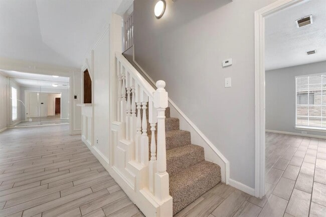 Building Photo - 10310 Great Plains Ln