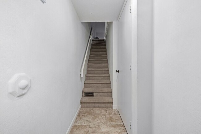 Building Photo - 8066 S Columbine Ct