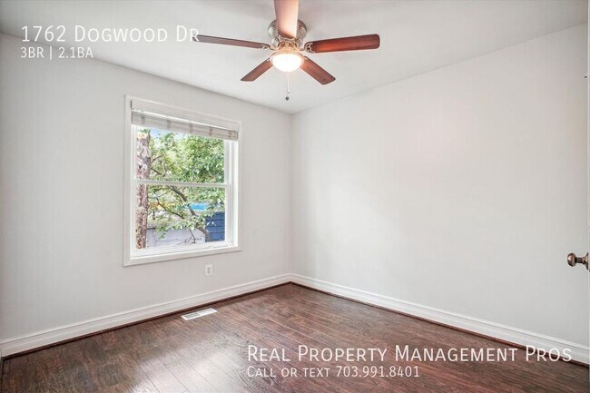 Building Photo - 1762 Dogwood Dr