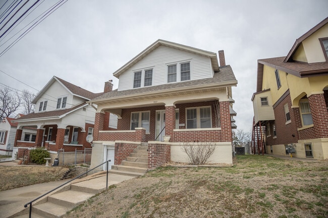 Building Photo - 927 E Dunklin St