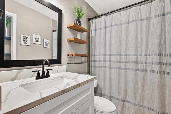 Building Photo - 1005 Avenue D
