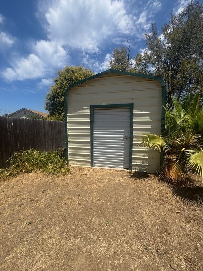 Building Photo - 1 BED/1 BATH IN REDDING
