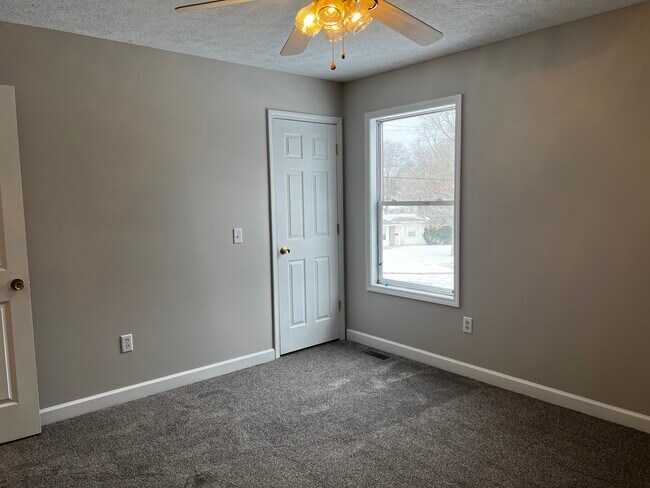 Building Photo - 5010 Delray Dr