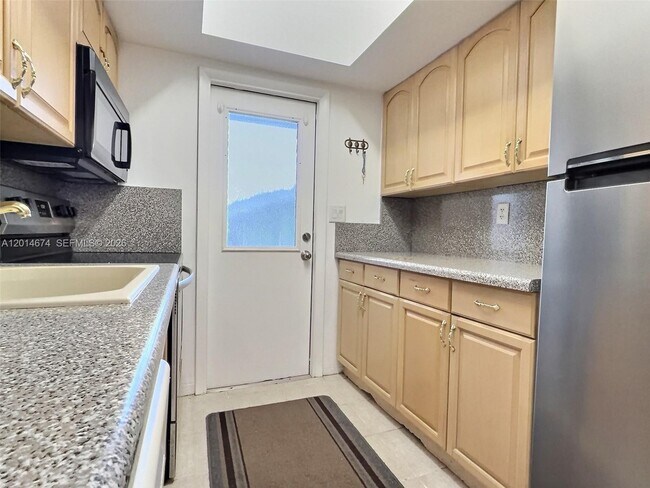Building Photo - 1300 N Ocean Blvd