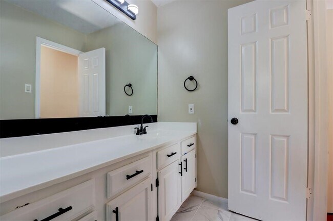 Building Photo - 21102 Marcin Dr