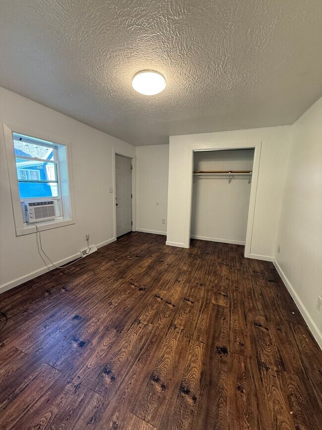 Building Photo - 2352 N Kellett Ave