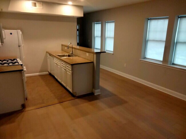 Building Photo - 52 Imlay St