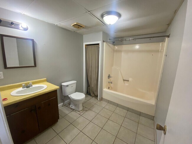 Building Photo - 8088 Blue Springs Pkwy