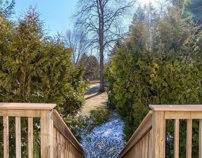 Building Photo - 438 Old Bedford Rd