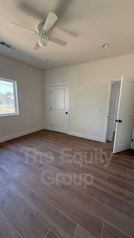 Building Photo - 440 N Westwood Ave
