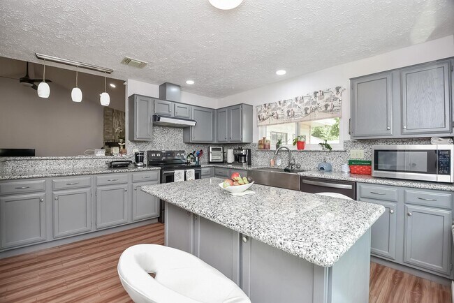 Building Photo - 2722 Amaranth Dr