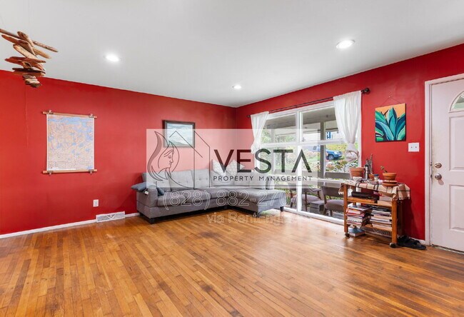 Building Photo - 60 Greeley St