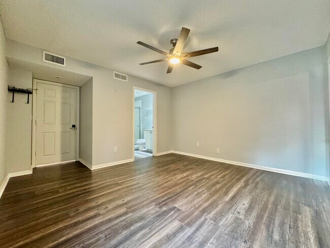 Building Photo - 2216 White Pine Cir