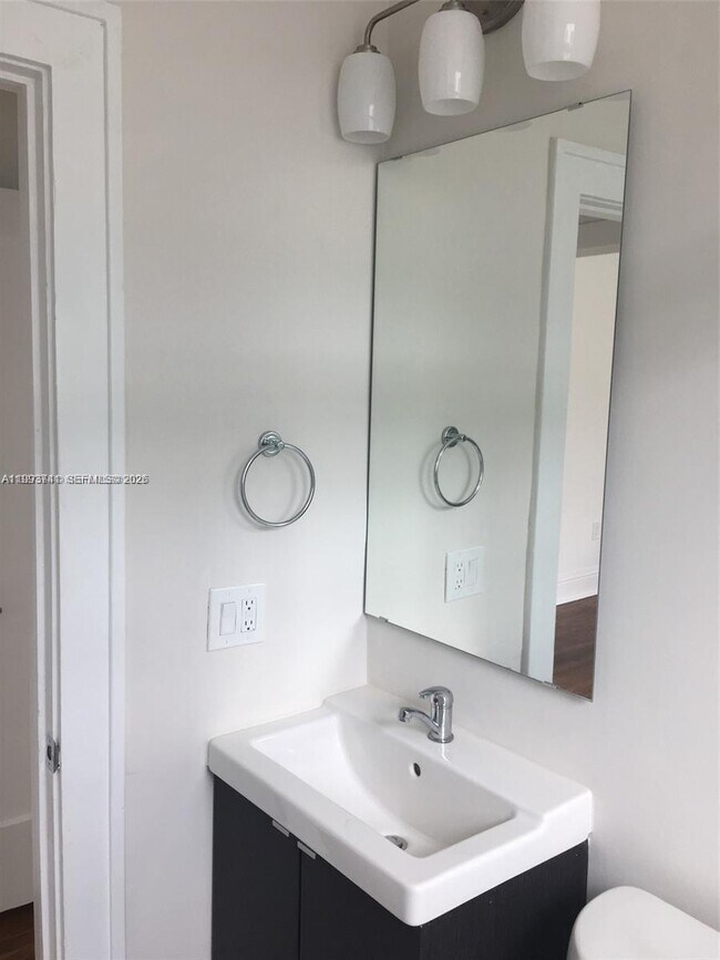 Building Photo - 1618 Michigan Ave