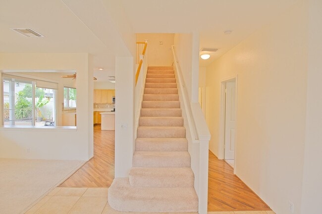 Building Photo - Stunning 4-Bedroom Home with Solar and Sal...