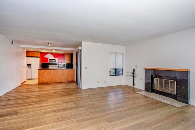 Building Photo - 534 Via De La Valle