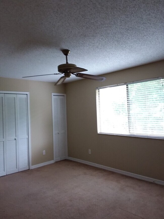 Building Photo - 2 bedroom 2 1/2 bath townhome in Arlington