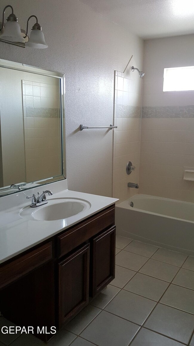 Building Photo - 661 Paseo Sereno Dr