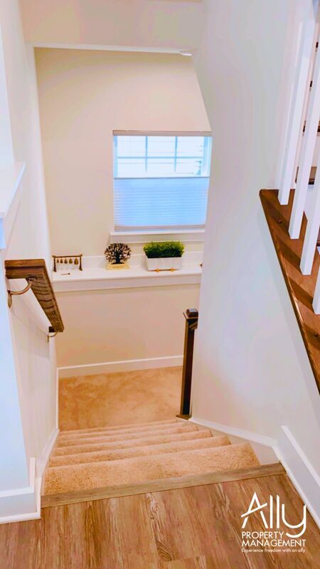 Building Photo - 3272 Village Park Ave