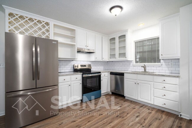 Building Photo - 1304 Shades Run Cir