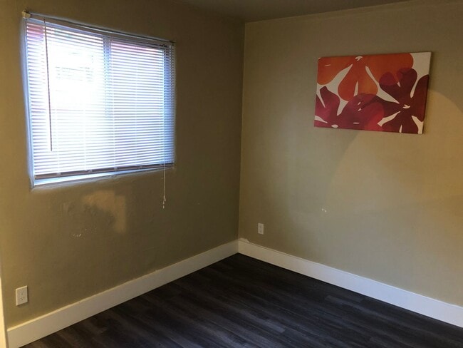 Building Photo - Cute one bedroom apartment!