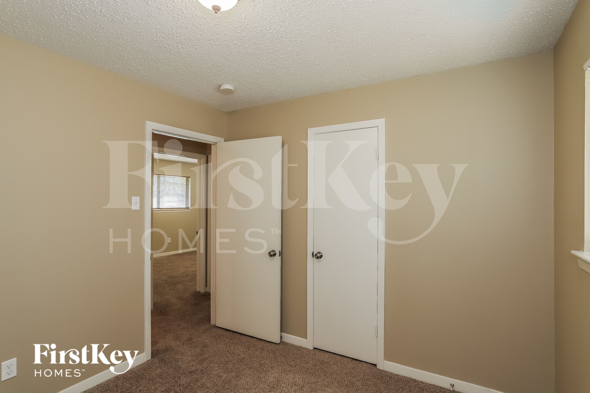 Building Photo - 813 Luella Ave