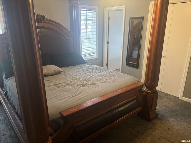 Building Photo - 705 Crestview Dr