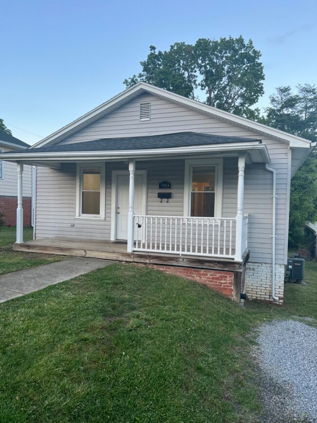 Primary Photo - 903 E Watauga Ave