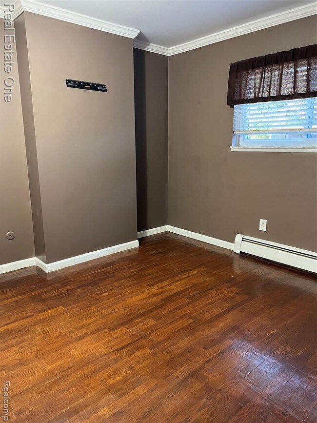 Building Photo - 100 W Hickory Grove Rd