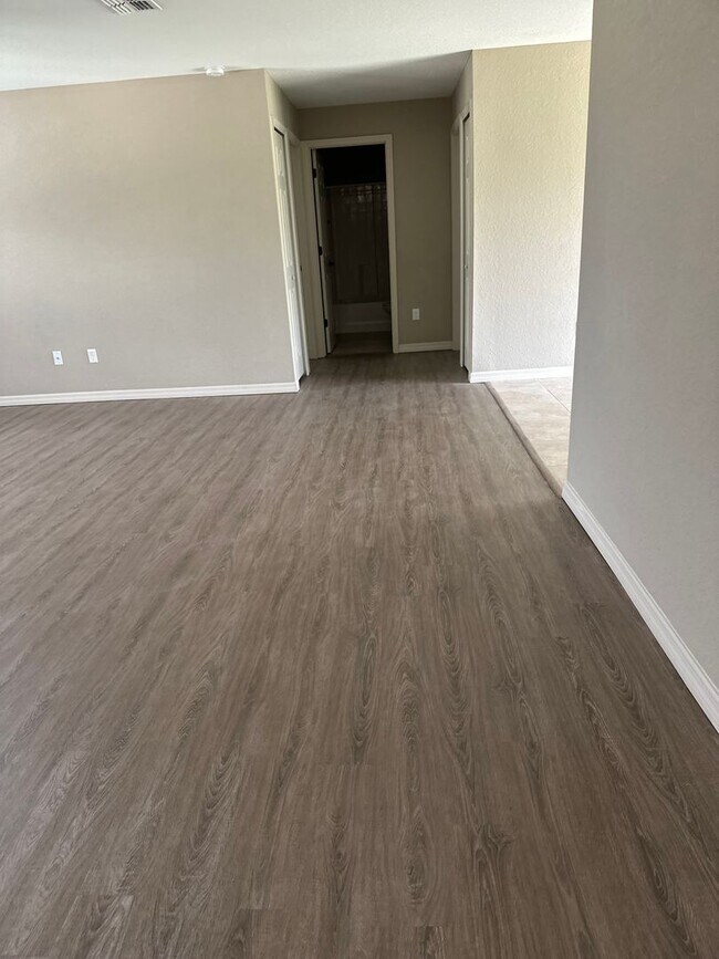 Building Photo - Impeccable Rental