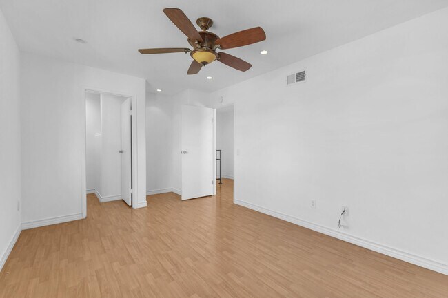 Building Photo - 72592 Edgehill Dr