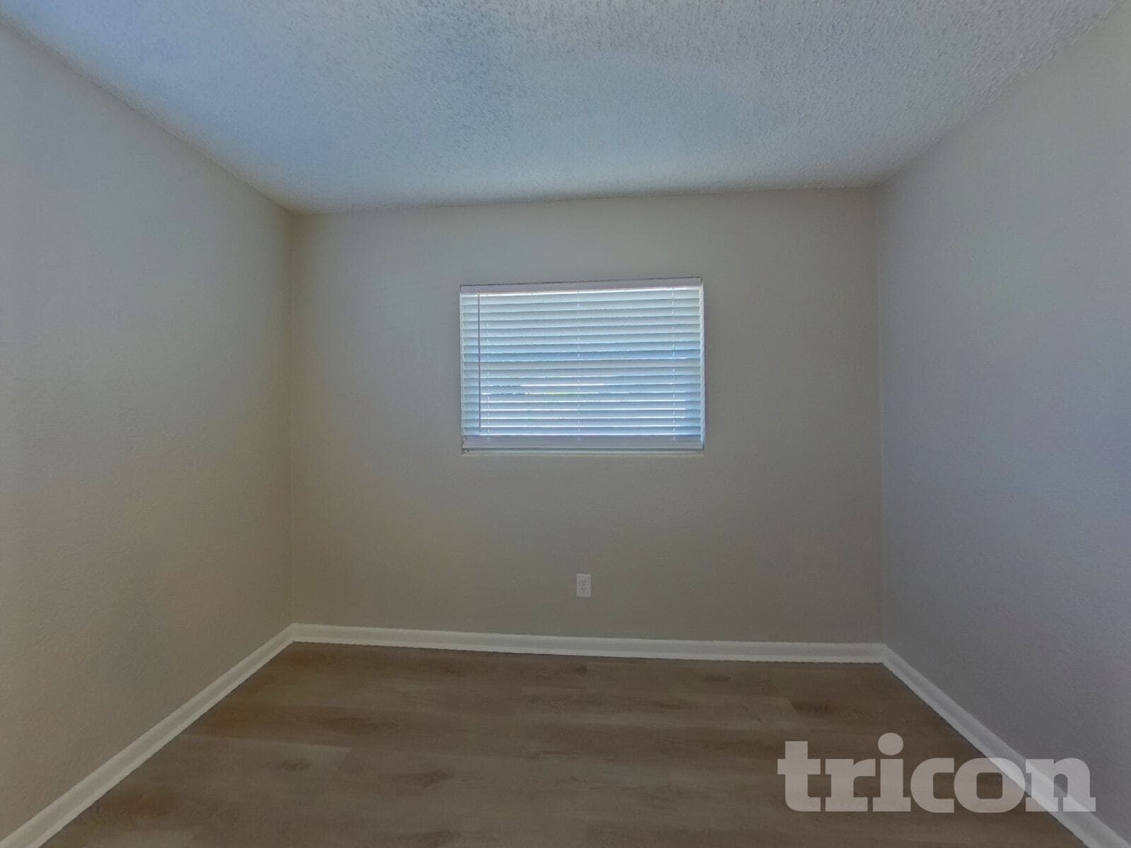 Building Photo - 1440 Overlea St