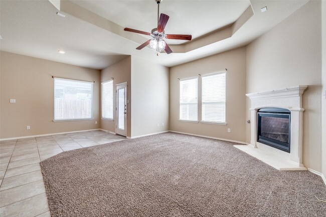 Building Photo - 2025 Lake Vista Dr