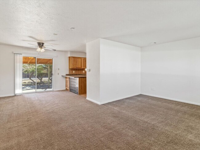 Building Photo - Spacious 4-Bed, 2-Bath Home | Large Backyard| Quick Access to Highway 528 and Other Routes| Pre-L...