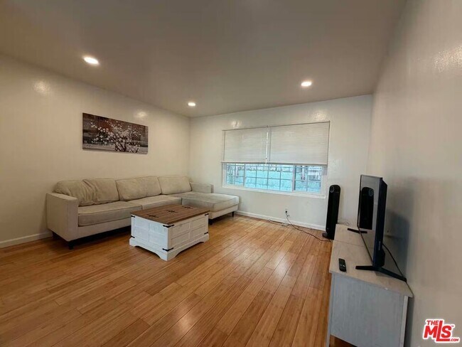 Building Photo - 10760 Woodbine St