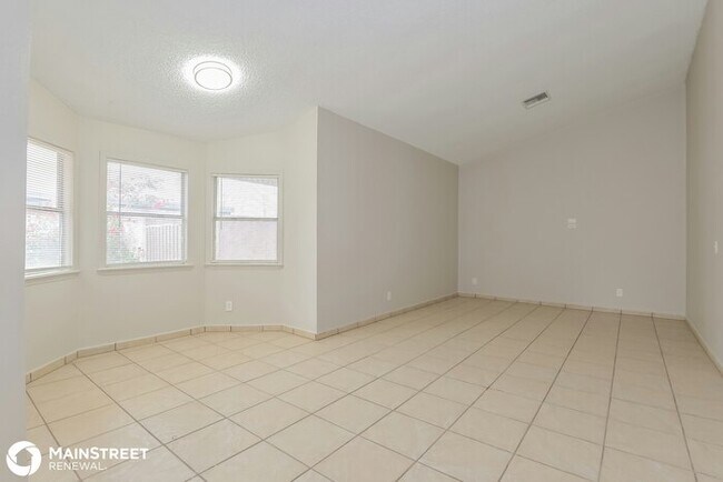 Building Photo - 737 E Oregon St