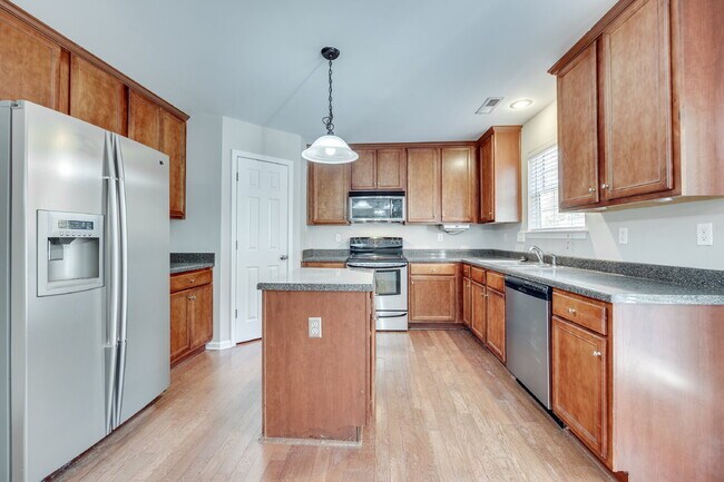 Building Photo - Spacious 4BR Fort Mill Home with Loft, Private Primary Retreat & Fenced Yard