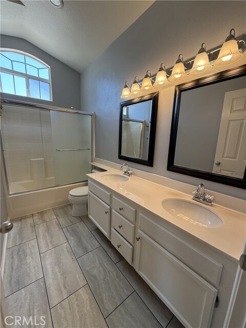 Building Photo - 2400 Cll Bienvenida