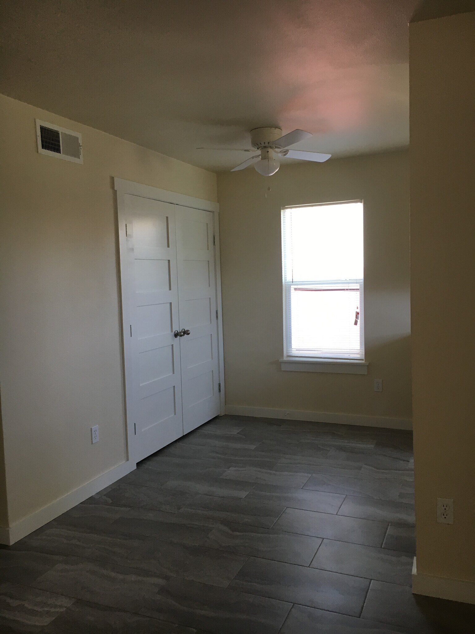 dining area, W/D, ceiling fan - 5802 Tracy Lynn Ln